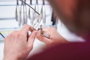 Die richtigen Zangen in der Augenoptik